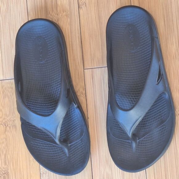 OOFOS Men's 9 Black Recovery Sandals Thongs Flip Flops Unisex (11 women) - Picture 3 of 11